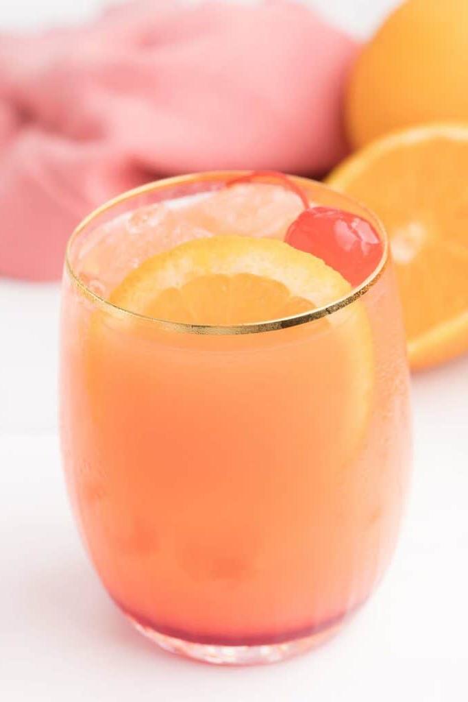 Tequila Sunrise in un bicchiere