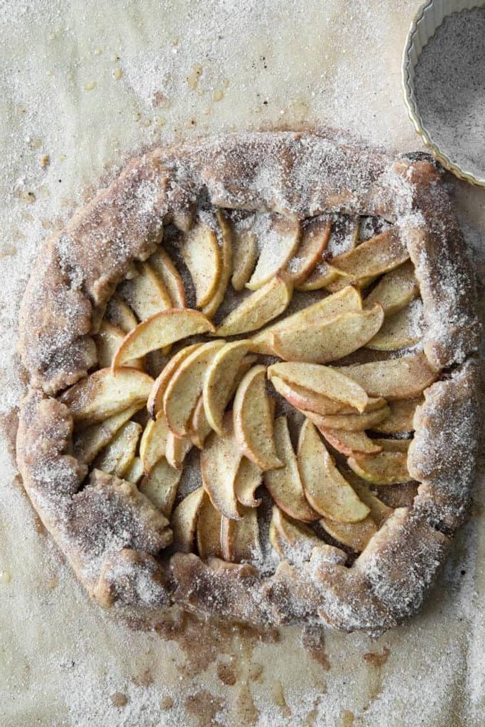 galette di mele con crosta di zucchero e cannella