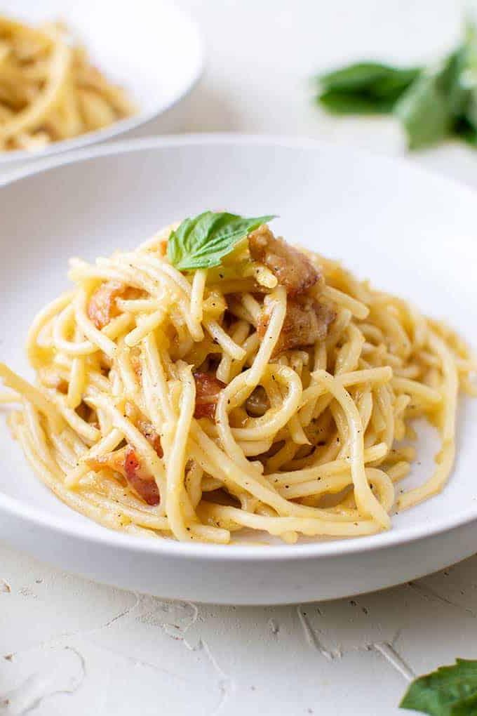 Carbonara in una padella, ricetta unica