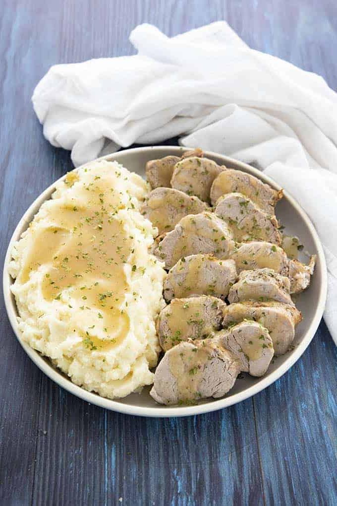Filetto di maiale Instant Pot su un piatto