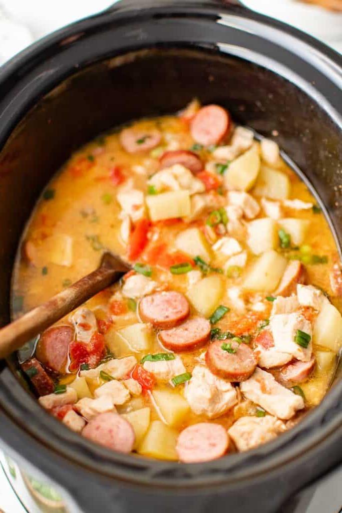 pollo cajun con salsiccia nella slow cooker