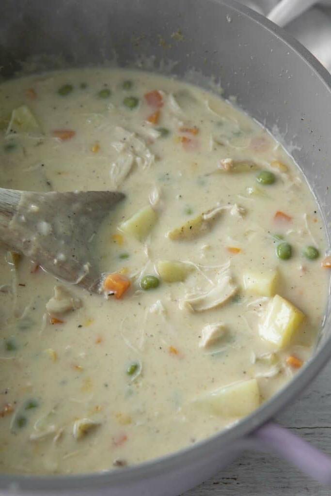 Pentola di zuppa di pollo alla pot pie