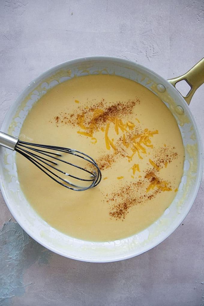 Salsa al Formaggio e Birra in padella