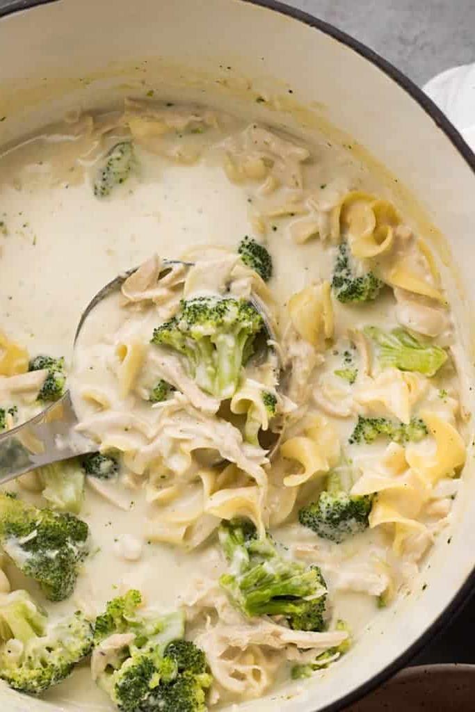 Zuppa di Pollo Alfredo Preparata in un'Unica Pentola