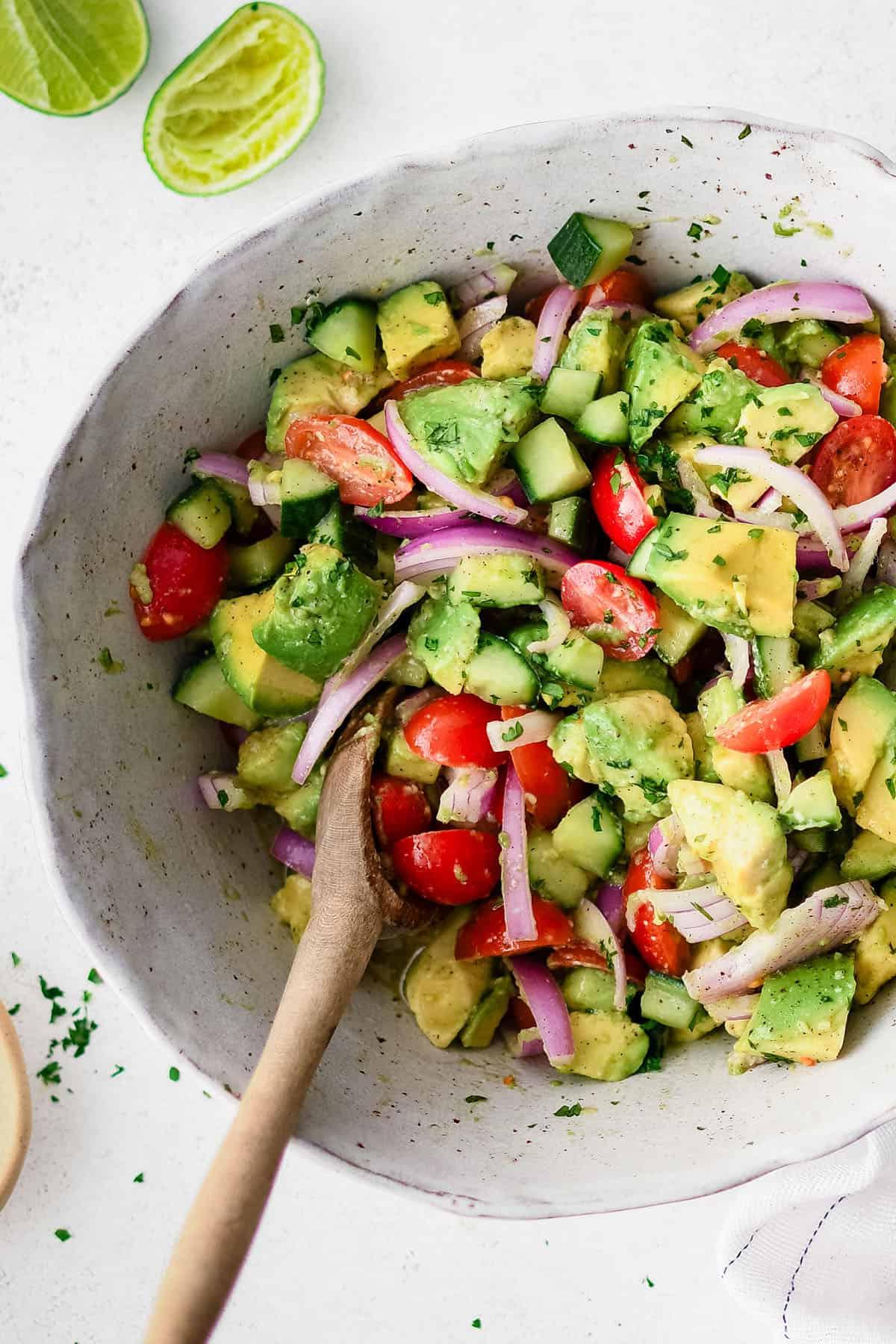 Insalata di Avocado 4 Insalata di avocado in una ciotola