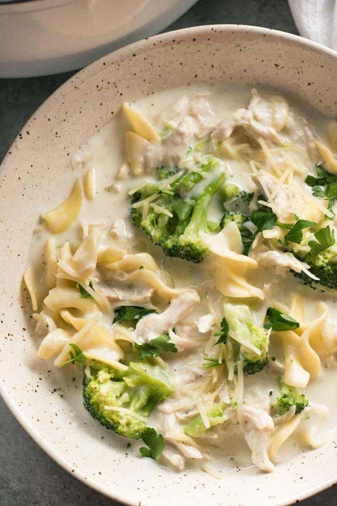 Zuppa Cremosa e Formaggiosa di Pollo Alfredo