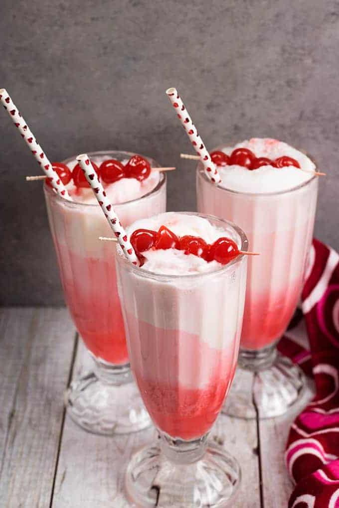 Cocktail Float Ciliegia Vaniglia con gelato