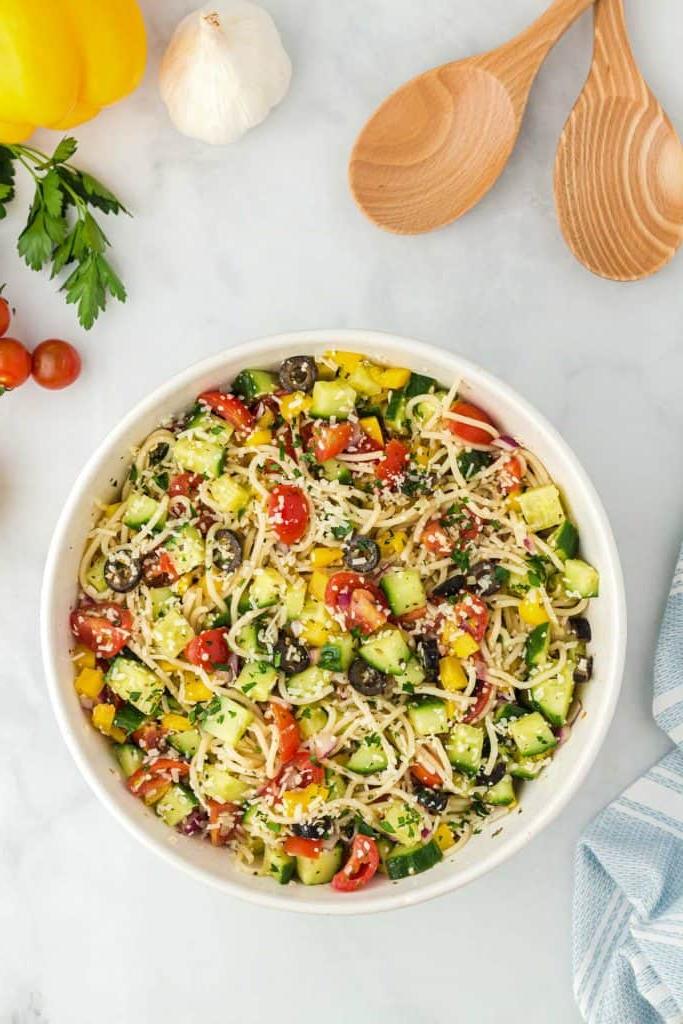 ciotola di insalata di pasta di spaghetti