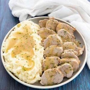 Filetto di maiale Instant Pot su un piatto