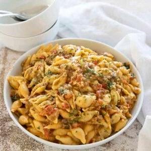 Instant Pot Mac & Cheese Cremoso all'Italiana 5 instant pot creamy italian mac and cheese in a white bowl
