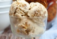 Classic Oatmeal Cream Pie Ice Cream