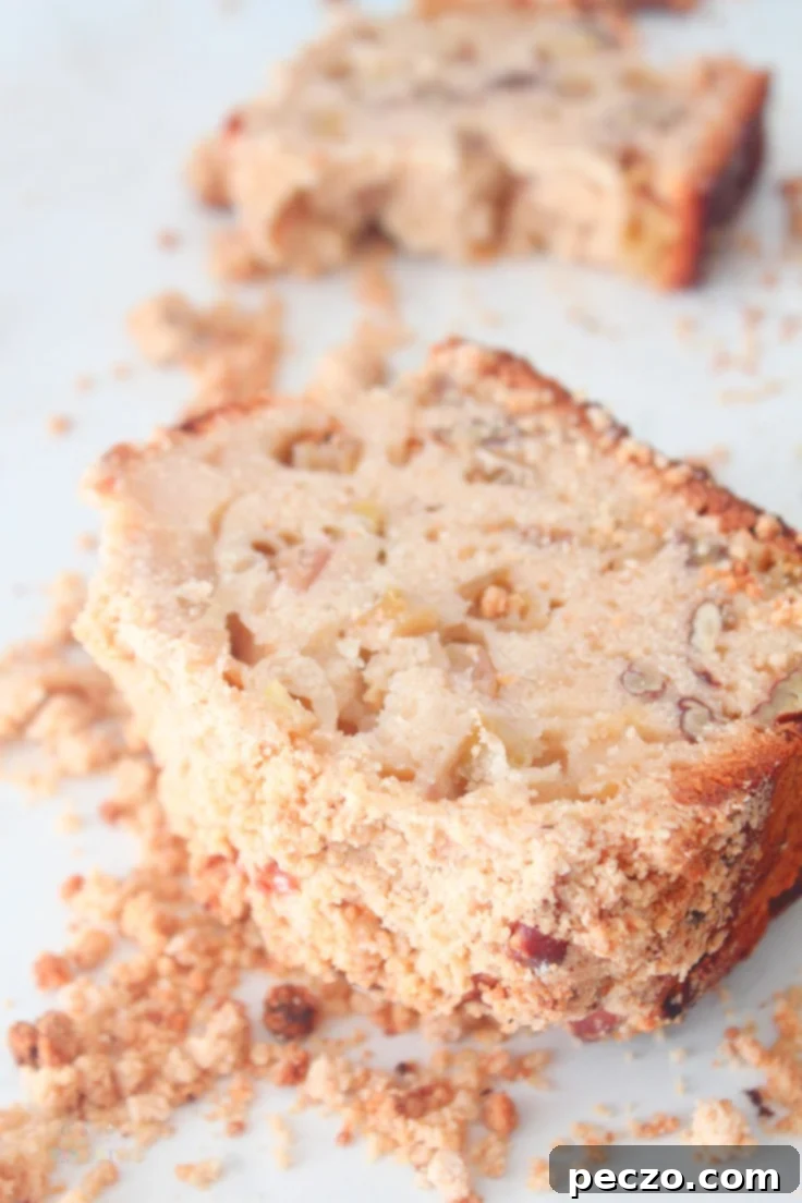 Apple crumble bread with pecans