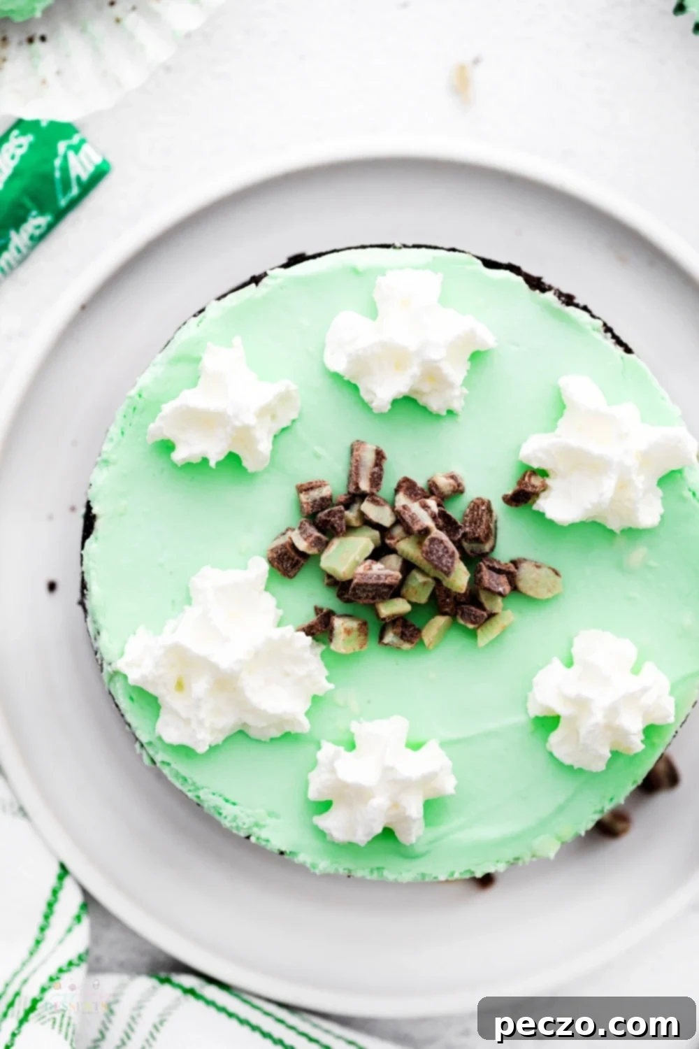 Refreshing No-Bake Mint Chocolate Cheesecake with Oreo Crust
